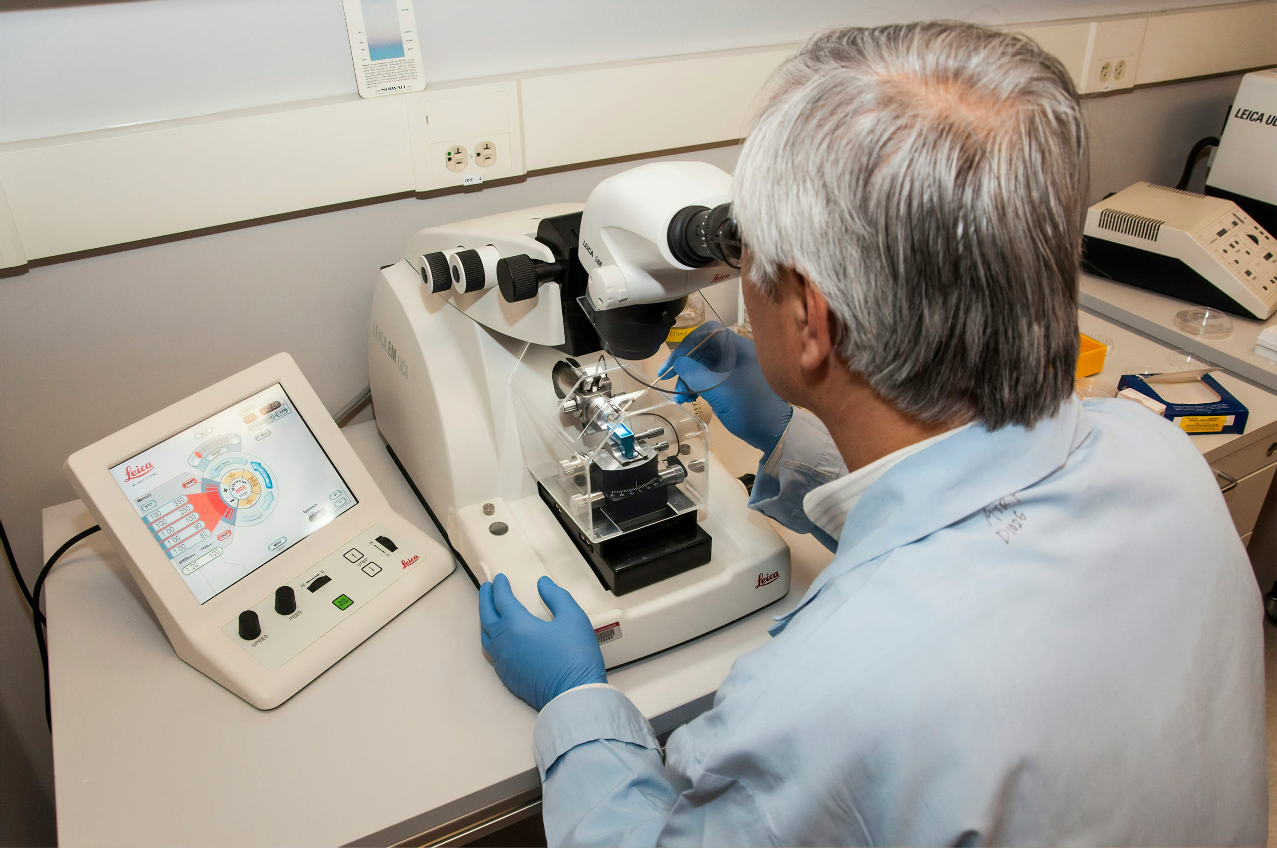Material testing at the VEXORA Sports quality laboratory