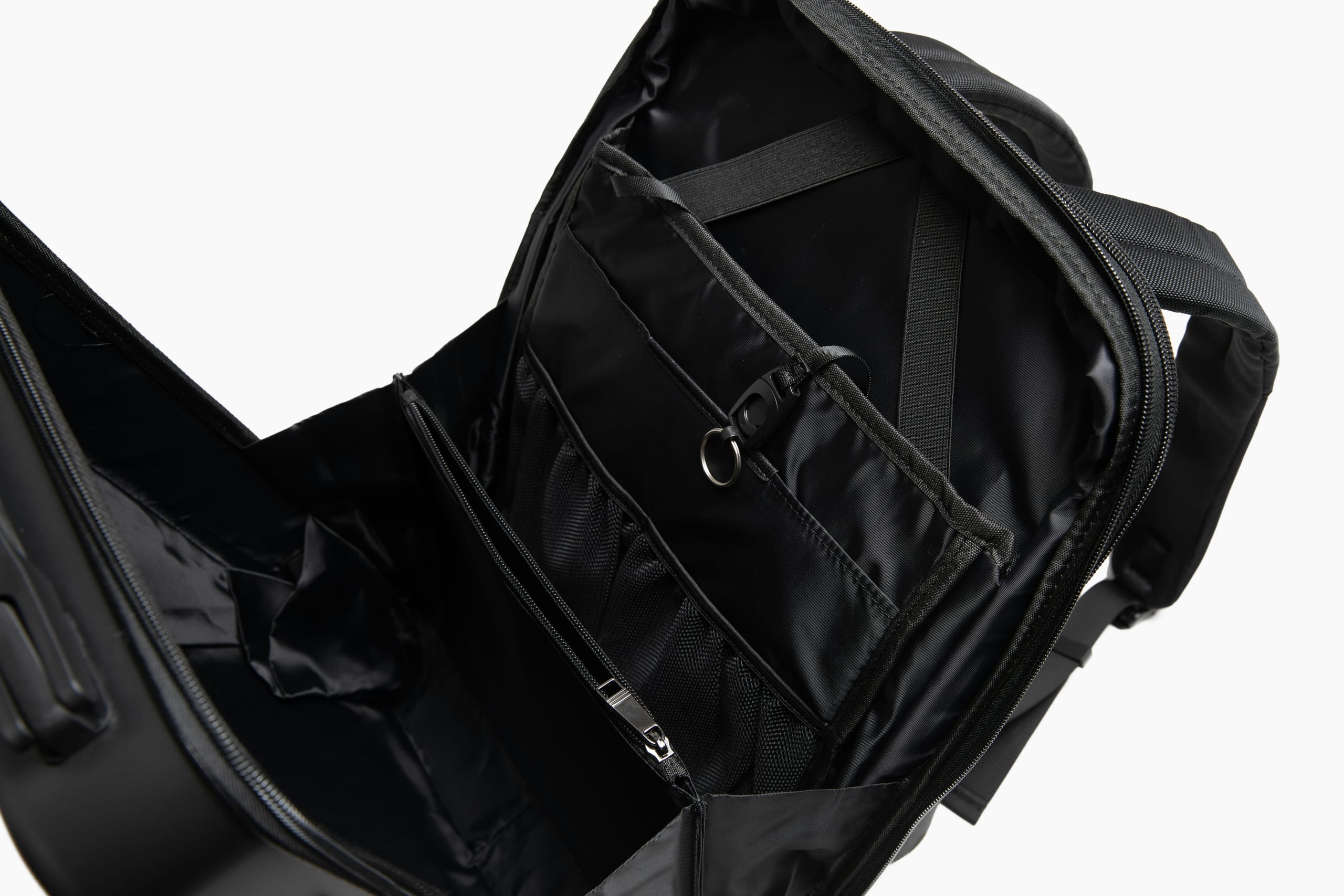 Carriage Wheeled Team Bag 120 L — 120-litre wheeled team bag in 1680D with an aluminium tow handle and skid rails.