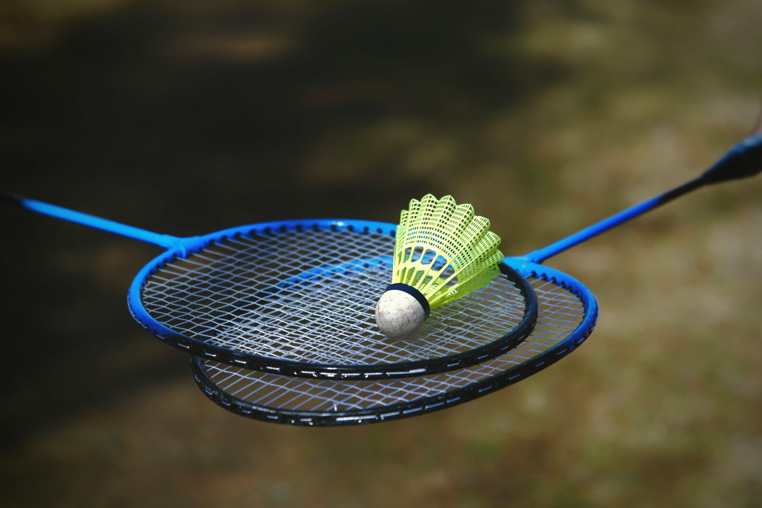 CarbonLine Graphite Badminton Racquet — Full-graphite isometric frame at 83 g unstrung, balance-sorted head-light to head-heavy.
